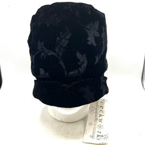 NECKWORKS Womens Winter Hat Velvet Pillbox Fleece Lined Black Gold Rayon Blend